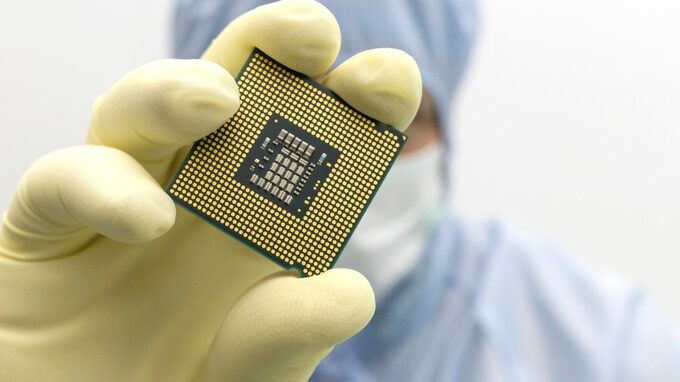半導体が足りない！ダブル発注のループ