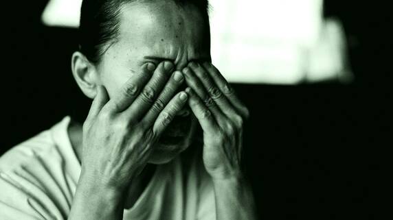 【敷地内同居30年】しょせん、嫁は蚊帳の外ですよね…50代専業主婦、結婚生活を心の底から後悔した、義父の葬儀での「あまりにひどすぎる扱い」