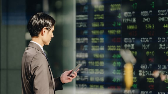 デイトレーダーでは“超富裕層”にはなれない…バフェットが投資で「ゆっくり着実に」大金持ちになった理由