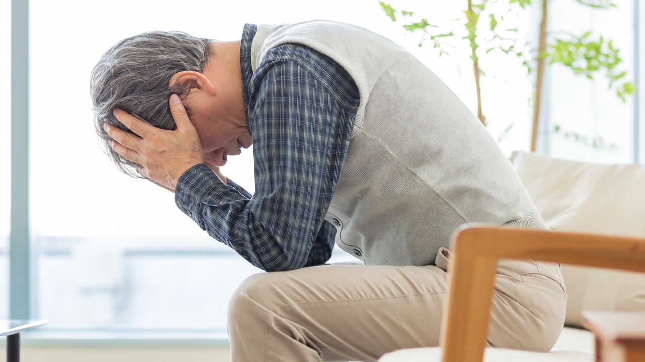 愚かでした…〈年金月18万円〉72歳男性が直面した「年金もらいすぎ」の悲劇。〈月1.5万円〉返還で「どう生きていけばいいのか」