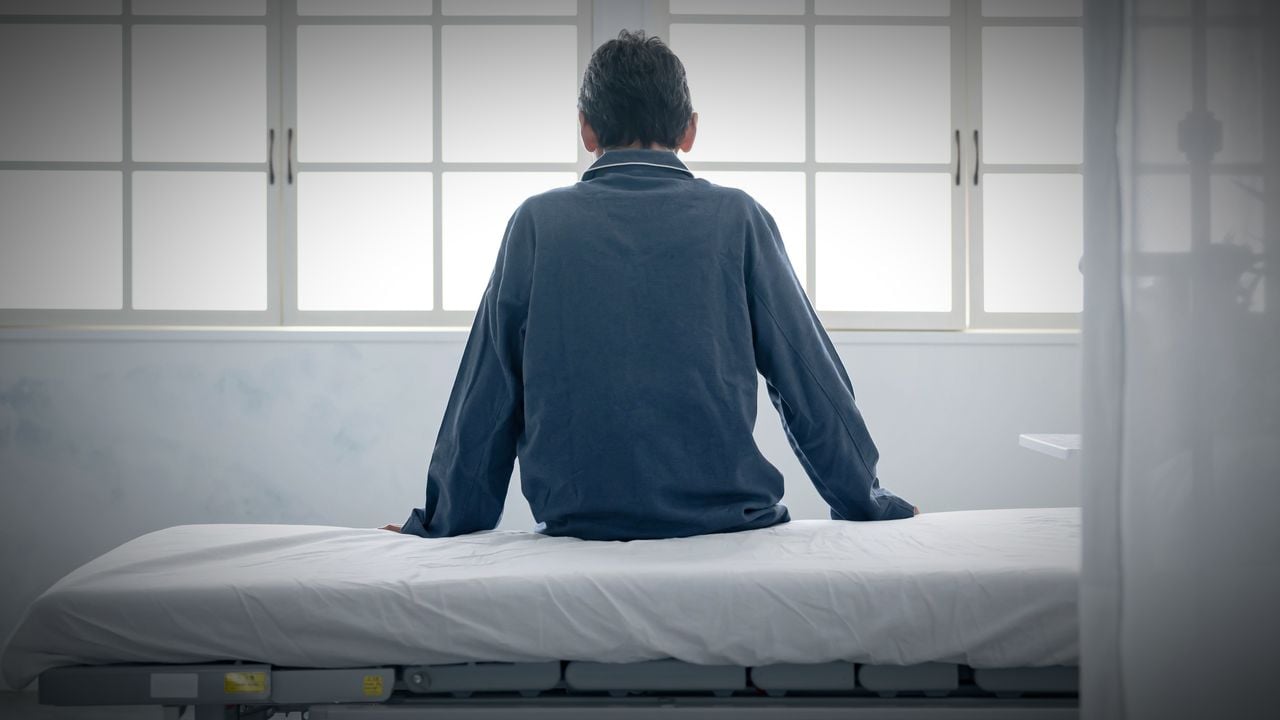 「私たちは赤の他人なんで。」緊急連絡先に元妻を指名した〈年金月17万円・72歳男性〉、入院で突きつけられた〈身勝手な幻想〉の代償