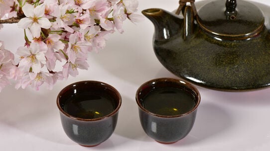 緑茶・日本酒で即時撤廃　関連銘柄に注目!?