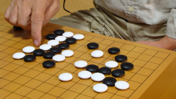 「囲碁の基本」が身につくパズル…テクニカルな1問に挑戦