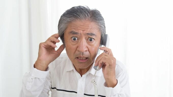 「父さん、俺、逮捕される」年金月15万円・69歳男性、子を想う“親心”が仇に…知らない番号・知ってる声に騙し取られた〈老後資金900万円〉