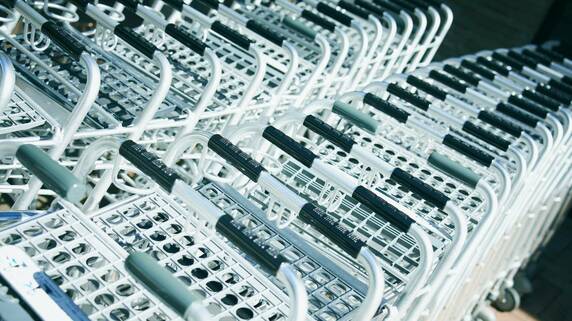 年金月16万円の70歳男性、滝汗流して〈デパ地下カート整理〉のアルバイト…「こんな人生、想定外」インフレ下の厳しい年金生活事情