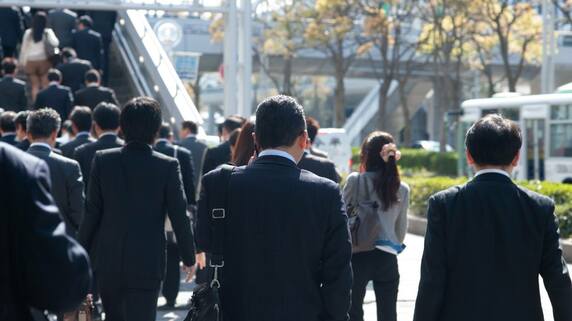 日本の1人あたりGDPは「世界23位」…低賃金と非正規化の実態