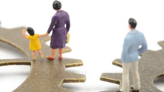 元妻には子どもを任せられない…親権者の変更、可能ですか?