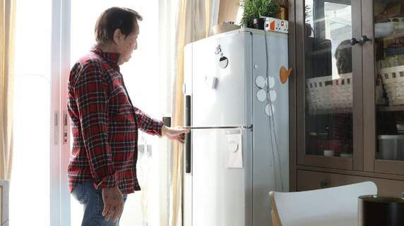 「年金支給日まであと4日…」〈年金月15万円・75歳男性〉冷蔵庫を見つめてため息をつく毎日