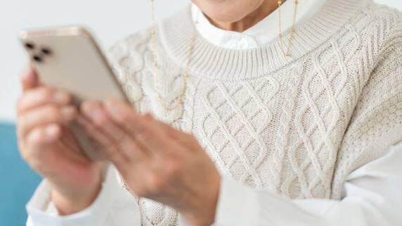 「私、何か悪いことした？」〈年金月14万円・75歳母〉毎日の連絡を拒んだ48歳娘…突然告げられた「もう連絡しないで」