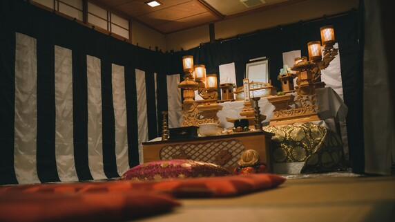 香典の金額も大違い!?…日本各地〈お葬式のしきたり〉風習・慣習の違いに衝撃