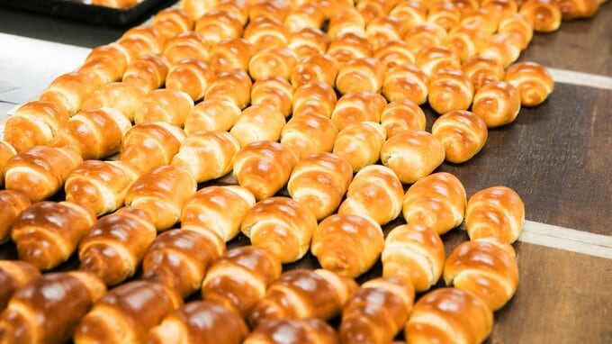 定年後はカフェカー開業…将来に向けてパン屋でアルバイト開始