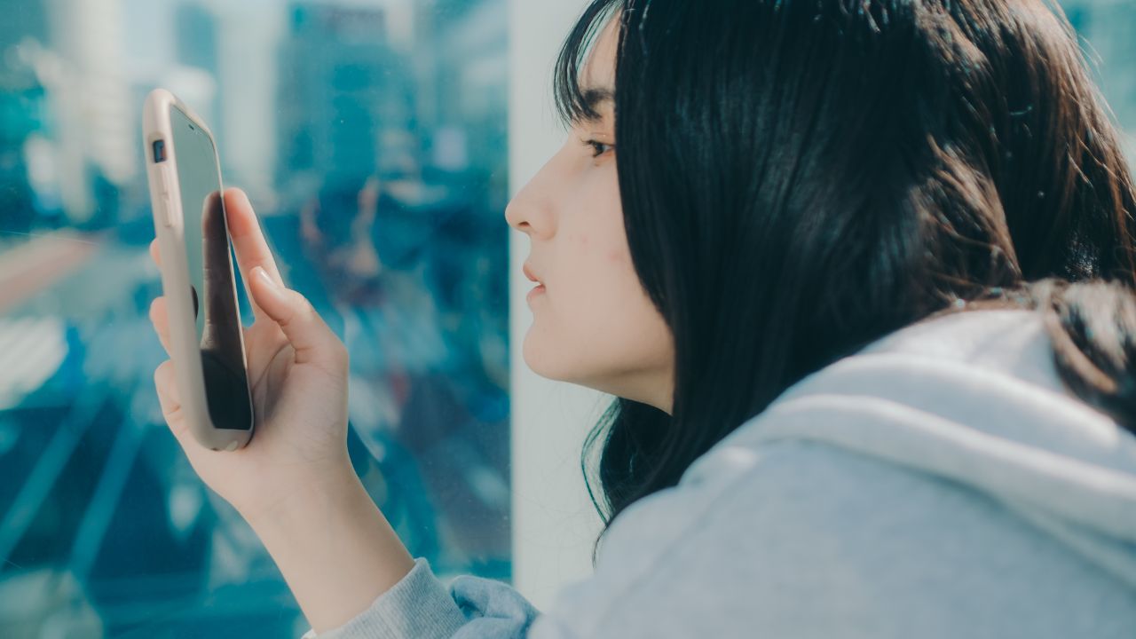 「私の18年間を、どぶに捨てた気分です」…45歳で産んだ“愛する一人娘”が、浪人早々に予備校を無断欠席。スマホに溺れ、努力を拒む姿に、63歳母が危惧した〈未来〉