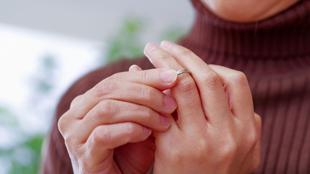 今しかないと思いました…銀婚式を迎えた、結婚からずっと専業主婦の52歳妻が「熟年離婚」を決めたタイミング