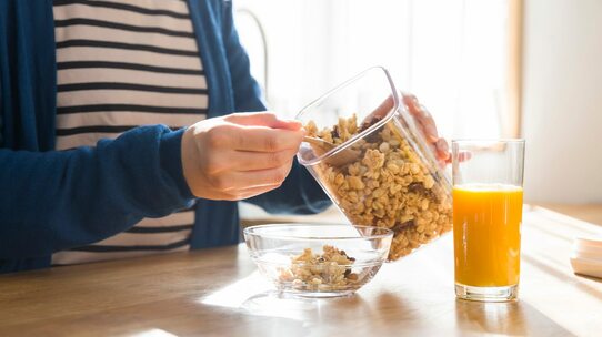 便秘解消だけじゃない!食物繊維の「種類」「効果」と「多く含まれる食品」一覧【医師が解説】