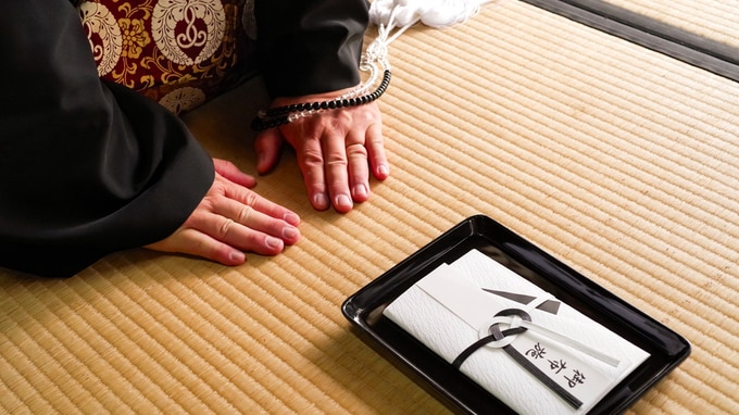 長年お世話になりました…「墓じまい」の際お寺に渡す「お布施」と、意外と知られていない〈もう1つのお礼金〉。離檀トラブルを回避するポイント