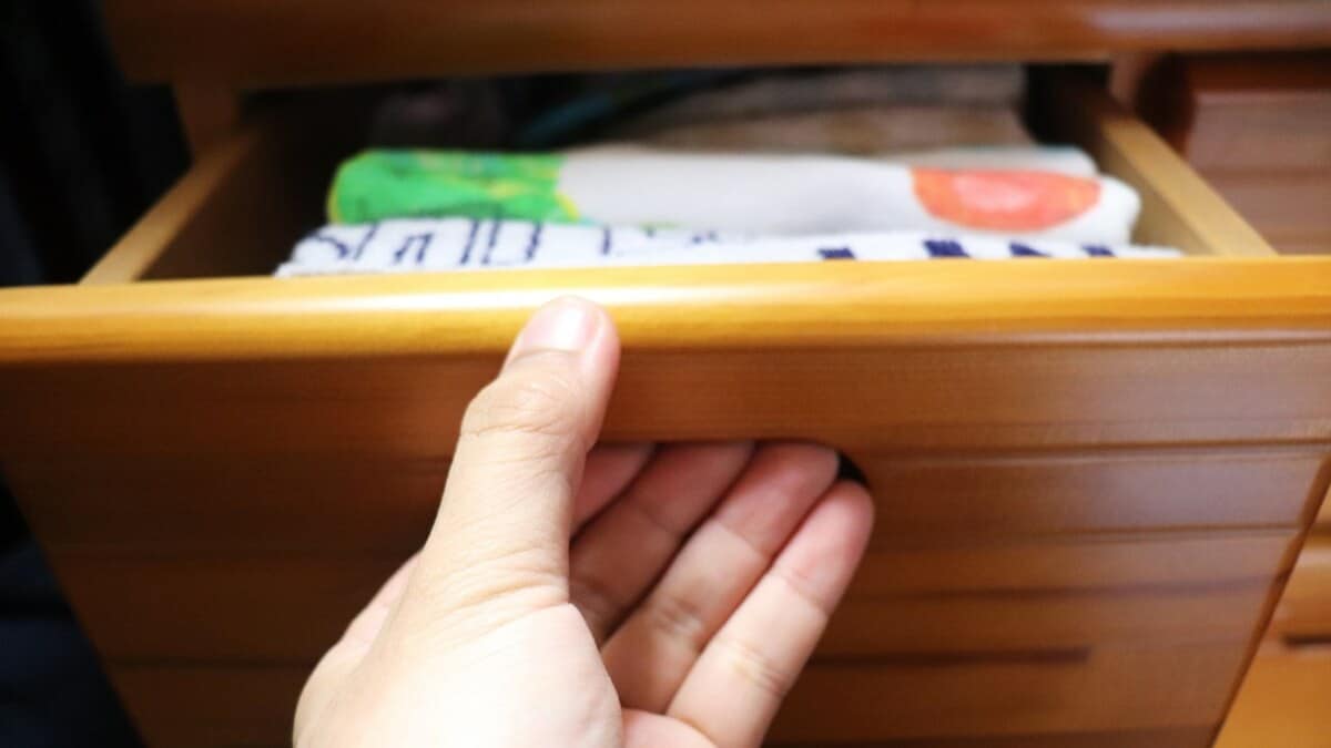 タンス預金「3,000万円」が税務署にバレて…夫の死後、妻子に告げられた「追徴課税額」【税理士が解説】 | ゴールドオンライン