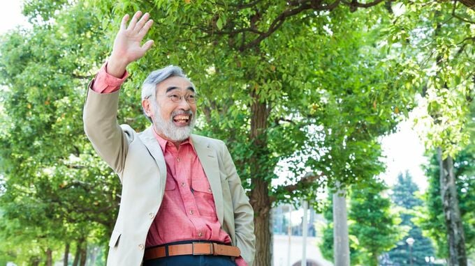 さらば、節約の日々。俺たちも富裕層の仲間入りだ…資産家母の訃報→65歳息子、「暗雲の年金生活」が晴れ渡るも「銀行員のまさかのひと言」に撃沈【FPの助言】