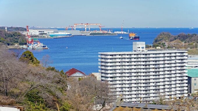 昭和の市営住宅をアーティスト街へ…横須賀市が挑んだ「なりわい居住」の奇跡と空き家再生のヒント【2026年最新白書】