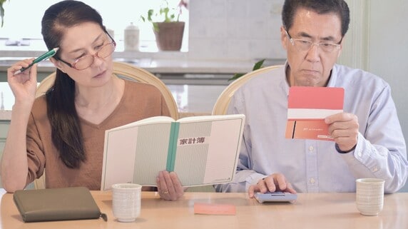 悲しい…日本人は「死ぬ直前が最も裕福」という事実。「生きているうちにお金を使えない」たった1つの理由【FPが解説】