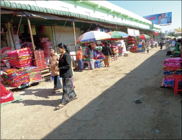 インドとミャンマーの間には国境市場が広がっている