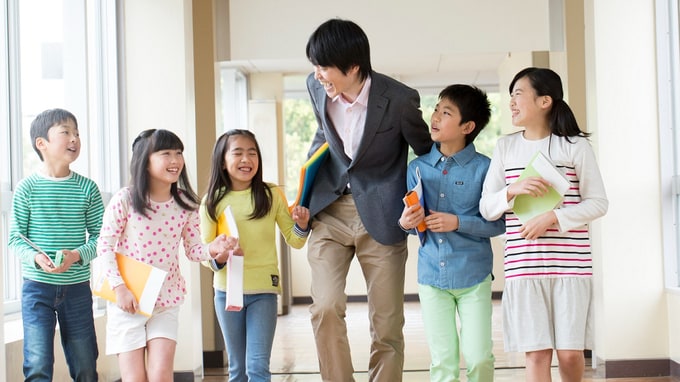 月収30万円の35歳・元公立小学校教師「教育への熱意」が“SNSで大炎上”も…たった1年で〈年収2,500万円の社長〉になれたワケ【経営コンサルタントが解説】