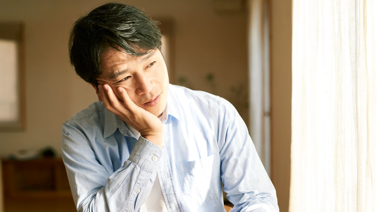 〈年収960万円〉51歳サラリーマン、大学進学した娘への〈仕送り月18万円〉で家計崩壊…「教育は投資」を信じていたが、ある日届いたLINEですべてが変わった