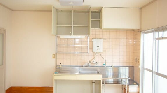 「もう親だとは思えない」娘から届いた最後の言葉…〈年金月20万円・60代夫婦〉が市営団地で思い返す“忘れられない夜”