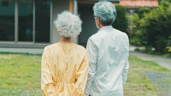 「夏休みが近づくと眠れません」〈年金月28万円・貯蓄3,400万円〉60代夫婦、“孫連れで2週間滞在”する長男一家に怯えるワケ