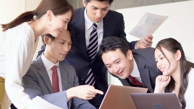 在宅勤務OK、社食完備、高い有休取得率…経営が軌道に乗った「ホワイト企業」に待ち受けている“衰退化”のワナ