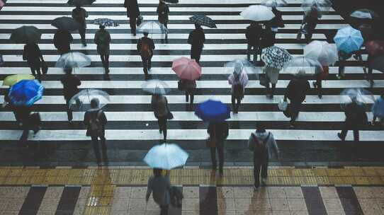 「もはや、日本人は真似すべき対象ではない」…海外元首相からの「耳の痛い警告」