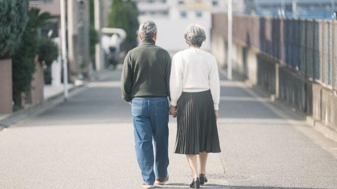 「週末が来るのが怖くなりました…」〈年金月32万円・貯蓄5,300万円〉66歳夫婦、“孫ファースト”の老後に疲れ切った理由