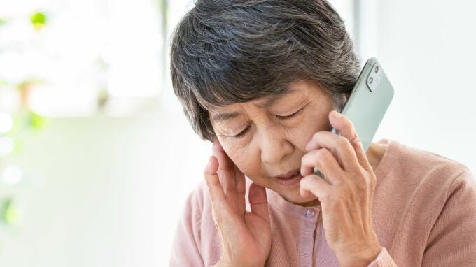 「警視庁ですが…」偽警察からの電話・LINEで大金を失う悲劇。「私は大丈夫」のはずが、騙される人が後を絶たないワケ【弁護士が解説】