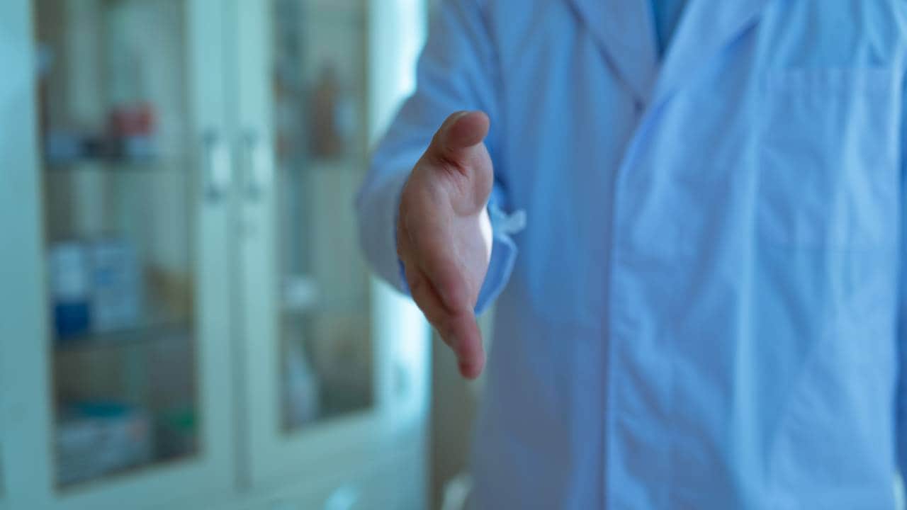 後継者不足で増加「医療法人のM&A」基本事項を税理士が解説