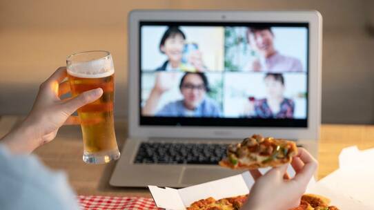 プライベートな「Zoom飲み会」が仕事での成長にも役立つワケ