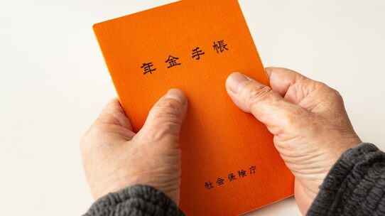 知らなかった…各種保険料、NHK受信料の「毎月払い」が損な理由【金融教育家が解説】