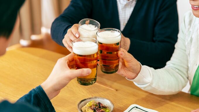 ちょっと待ってくれ…世帯年収730万円で奮闘する53歳会社員、都内大学に通う長男の「大手一流企業に就職決定」で歓喜。祝宴を上げるも、2年後「とんでもない報告」に絶句