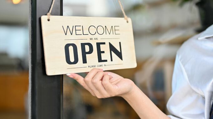 「知らない人が頻繁に階段を…」普通の部屋がまさかの“無断店舗”に？ 近隣クレームで発覚する契約違反と、オーナーが負うリスク【弁護士が解説】