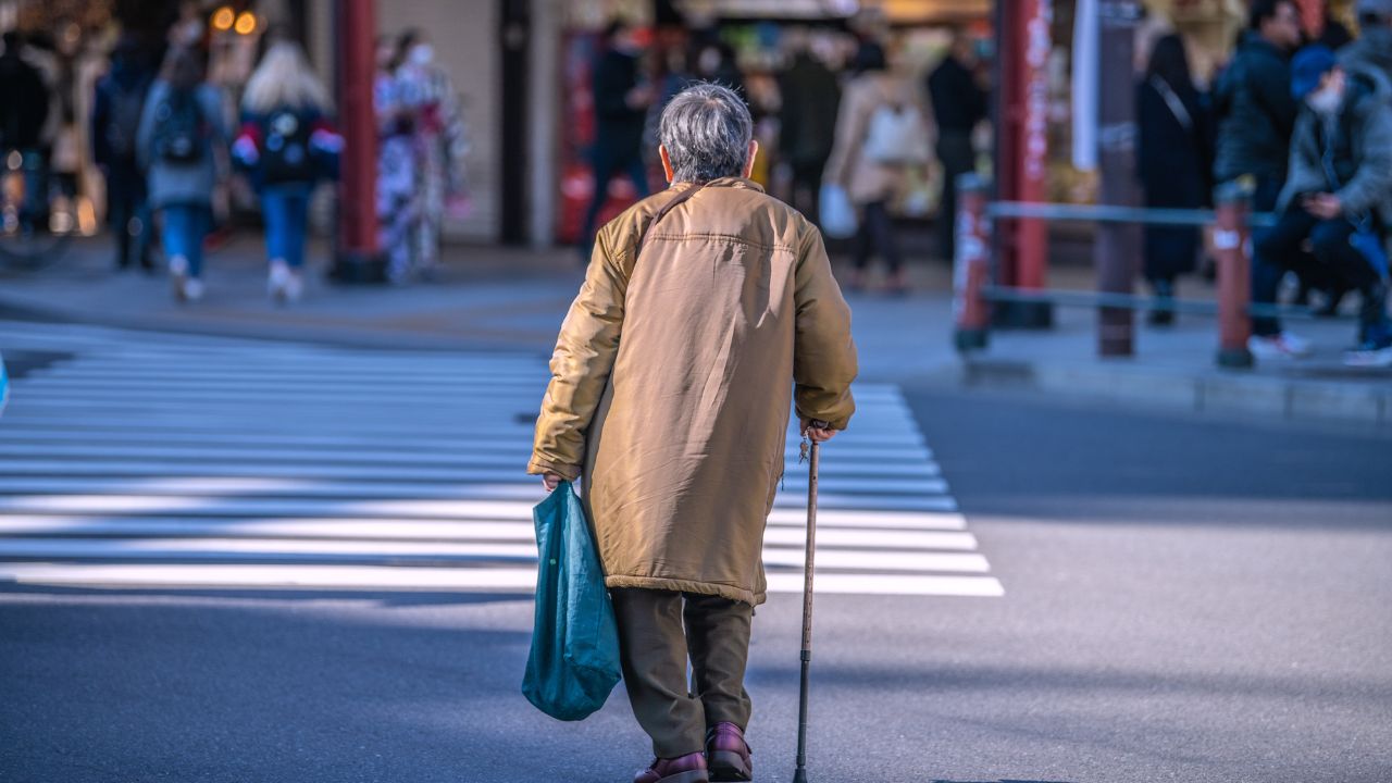 年金月10万円・持ち家なし「75歳の独居老人」が直面する破綻の悲劇…おひとり様が生きていくために必要な「本当の最低額」