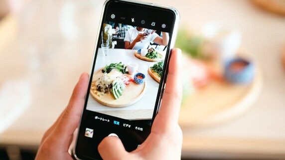 単なる買い物、体験では満足できない…物質的な豊かさを追い求める時代は終焉へ。日本経済を動かす新たな行動「マウント消費」とは