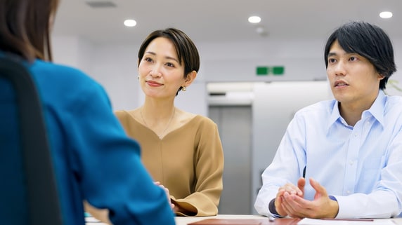 あっさり住宅ローンの金利が下がった…返済が苦しいとき、「繰り上げ返済」より先に試したい！銀行で伝える「ひと言」【FPが伝授】