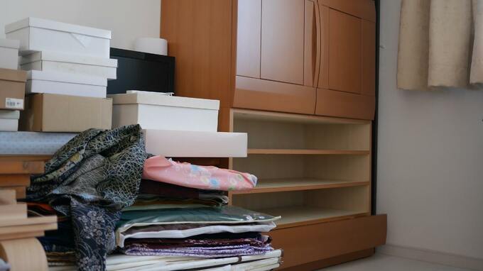「生活が苦しい」と言っていた父の部屋から、見慣れない通帳と現金封筒が…49歳長男が遺品整理で知った〈父の本音〉