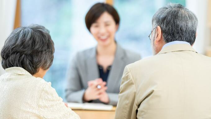 税制改正、強化が見込まれる「贈与税」…孫にも加算されるか【税理士が解説】