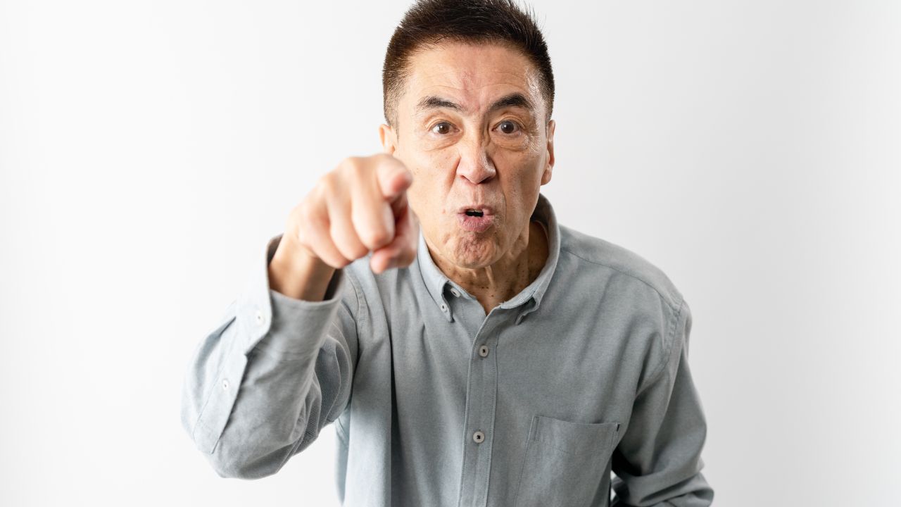 「計算、間違えているんじゃないか！」〈退職金1,500万円〉65歳元・管理職が役所で豹変。「年金ルール」の前に老後設計が一気に崩壊