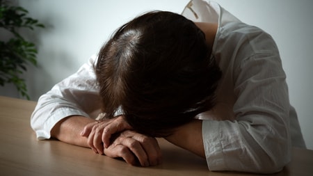 年金、引き下げ…（※画像はイメージです／PIXTA)