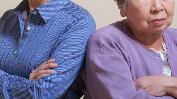 「いい加減にしてよ…」月収20万円・実家暮らしの長女、年金暮らしの両親と〈家庭内モラハラ戦争〉が勃発したワケ