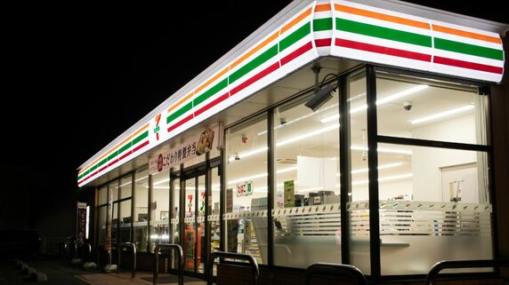 「暑くて眠れぬ夜」が景気を支える奇妙な現実。夜間売上増、コンビニは好調も…猛暑頼みの景況感と米国の関税施策などのリスク【解説：エコノミスト宅森昭吉氏】