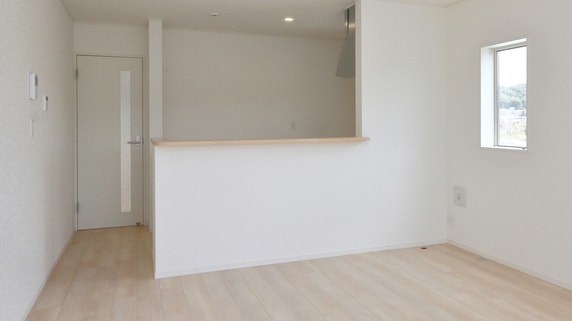 長年住むマンションに突然届いた〈立退き通知書〉…オーナーの身勝手な要求「定年退職する1年後に自分で住む。退去してくれ」→調停でのポイントは？【弁護士が解説】