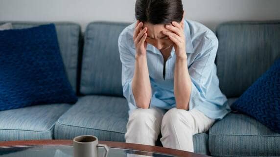 60歳のフリーランス独身女性、熟年離婚した父の相続手続きに疲弊も…別居の母親に見え始めた〈認知症の兆候〉に戦々恐々