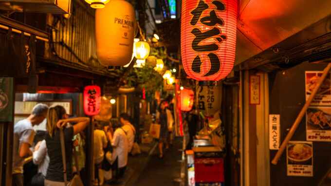 「まん防」再発令へ…飲食店の給与は急落、「新卒並み」の実態