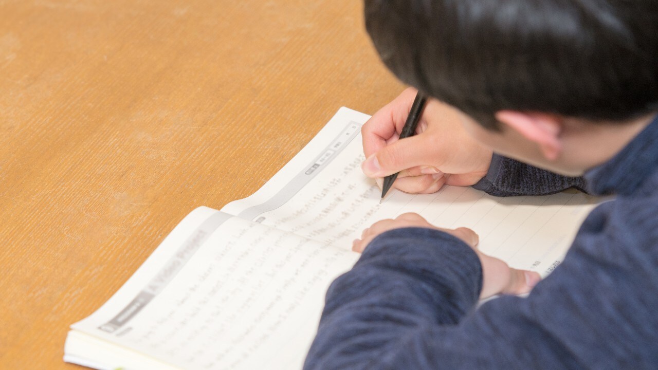 「頭いいね」はNGワード!? 子どもの能力を伸ばす褒め方とは?